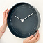 Часы настенные Slik, темно-синие с логотипом в Москве заказать по выгодной цене в кибермаркете AvroraStore