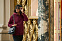 Толстовка с капюшоном на молнии женская Queen, темно-серая с логотипом в Москве заказать по выгодной цене в кибермаркете AvroraStore