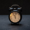 Настольные часы с будильником в ретро стиле, черный с логотипом в Москве заказать по выгодной цене в кибермаркете AvroraStore