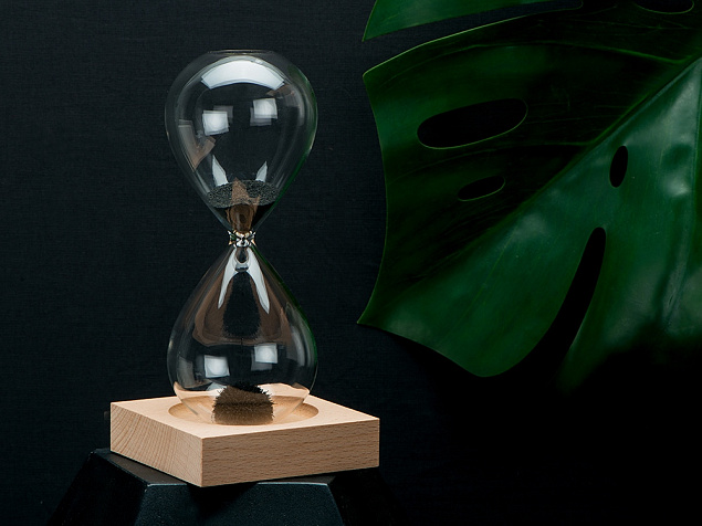 Песочные магнитные часы на деревянной подставке Infinity с логотипом в Москве заказать по выгодной цене в кибермаркете AvroraStore
