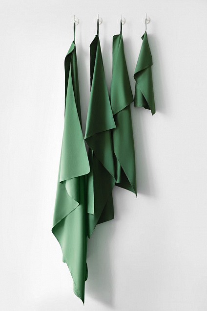 Спортивное полотенце Atoll Medium, темно-зеленое с логотипом в Москве заказать по выгодной цене в кибермаркете AvroraStore