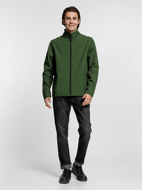 Куртка софтшелл мужская RACE MEN, темно-зеленая с логотипом в Москве заказать по выгодной цене в кибермаркете AvroraStore