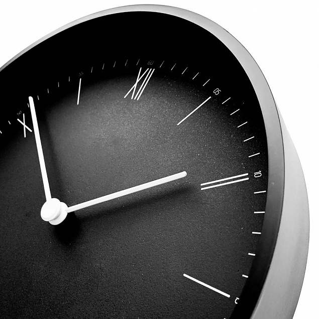 Часы настенные Hardy, черные с логотипом в Москве заказать по выгодной цене в кибермаркете AvroraStore