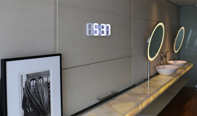 Часы настенные White & White Clock с логотипом в Москве заказать по выгодной цене в кибермаркете AvroraStore