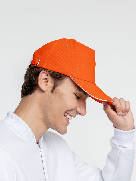 Бейсболка Classic, оранжевая с белым кантом с логотипом  заказать по выгодной цене в кибермаркете AvroraStore