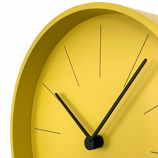 Часы настенные Ozzy, желтые с логотипом в Москве заказать по выгодной цене в кибермаркете AvroraStore