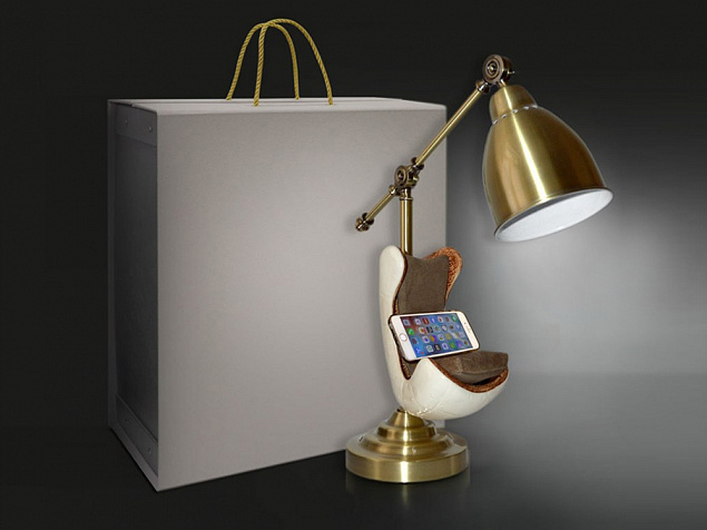 Настольная лампа «Комфорт» с функцией беспроводной зарядки с логотипом в Москве заказать по выгодной цене в кибермаркете AvroraStore