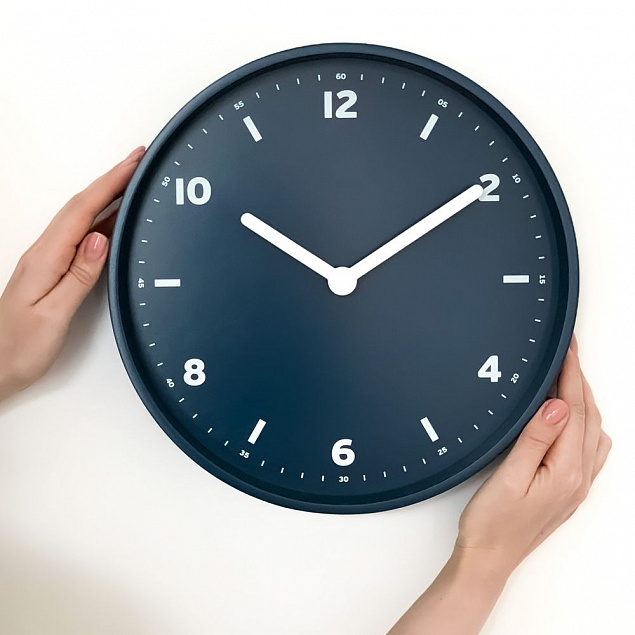 Часы настенные Kipper, синие с логотипом в Москве заказать по выгодной цене в кибермаркете AvroraStore