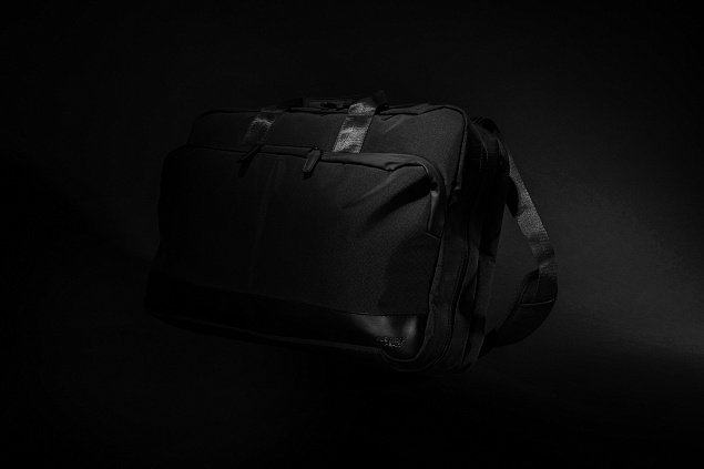 Сумка-рюкзак 2-в-1 для ноутбука Swiss Peak из rPET AWARE™ с логотипом в Москве заказать по выгодной цене в кибермаркете AvroraStore