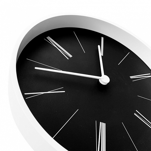 Часы настенные Baster, черные с белым с логотипом в Москве заказать по выгодной цене в кибермаркете AvroraStore