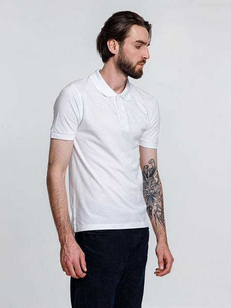 Рубашка поло мужская Adam, белая с логотипом в Москве заказать по выгодной цене в кибермаркете AvroraStore
