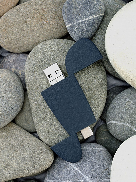 Флешка Pebble universal, USB 3.0, серо-синяя, 32 Гб с логотипом в Москве заказать по выгодной цене в кибермаркете AvroraStore